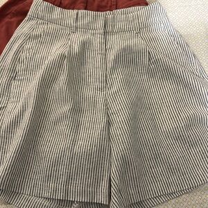 Old Navy linen 55%, 45% Rayon/Viscose